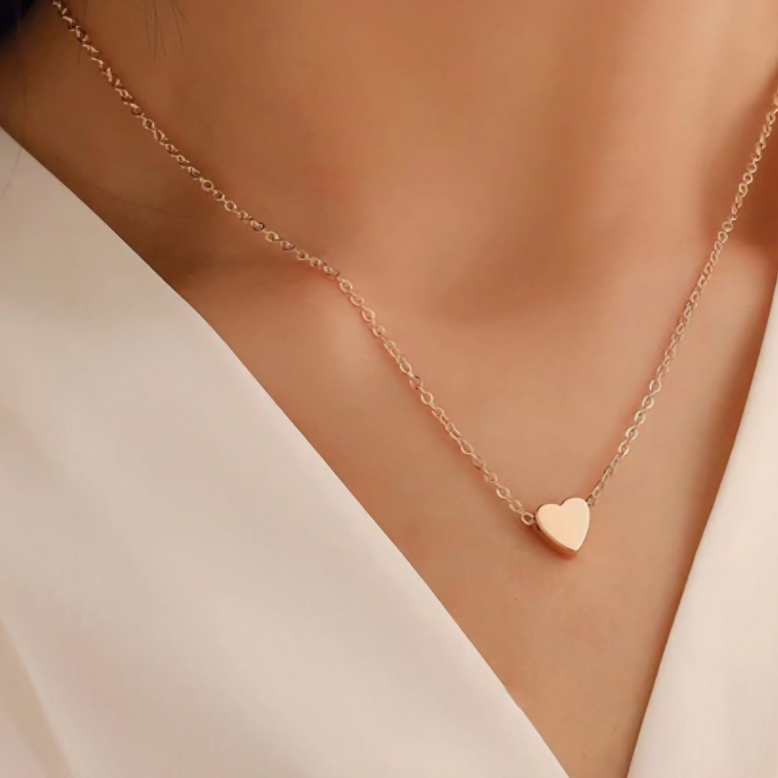 Minimal chain with Little Heart pendant